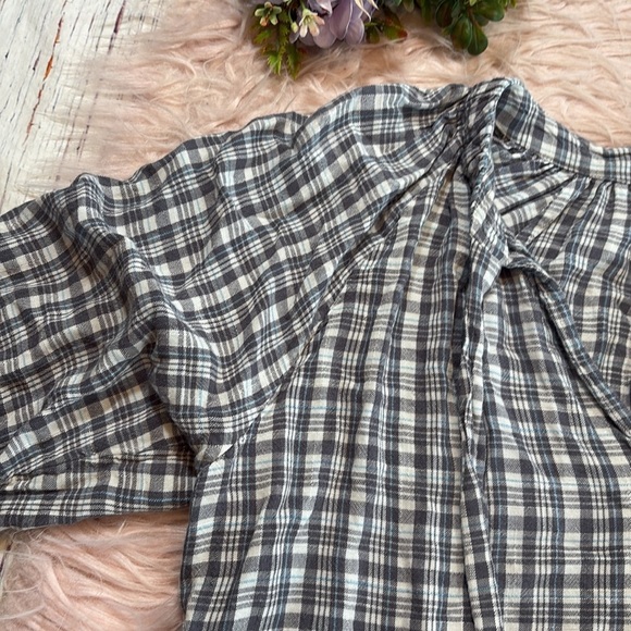 The Westside Grey Blue Plaid Tie Neck Peasant Top sz M - Picture 4 of 9